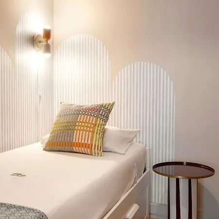 Daire Memoiren Der Traditionellen Kuenste- Balcony At Downtown By Interhome *
