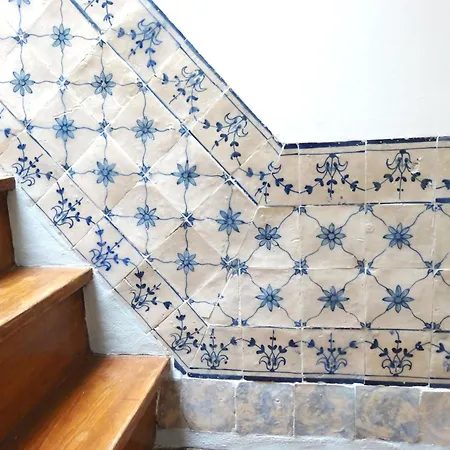Daire Memoiren Der Traditionellen Kuenste- Balcony At Downtown By Interhome *